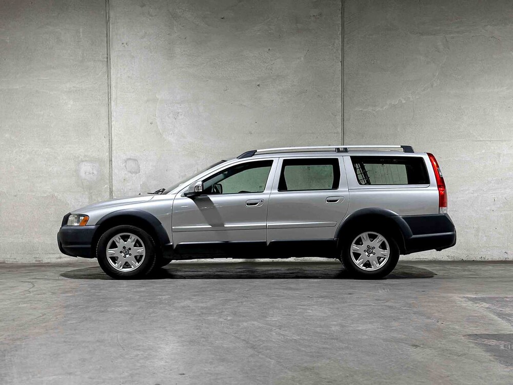 Volvo XC70 2.5 T Momentum 209pk 2006, 84-TK-VN