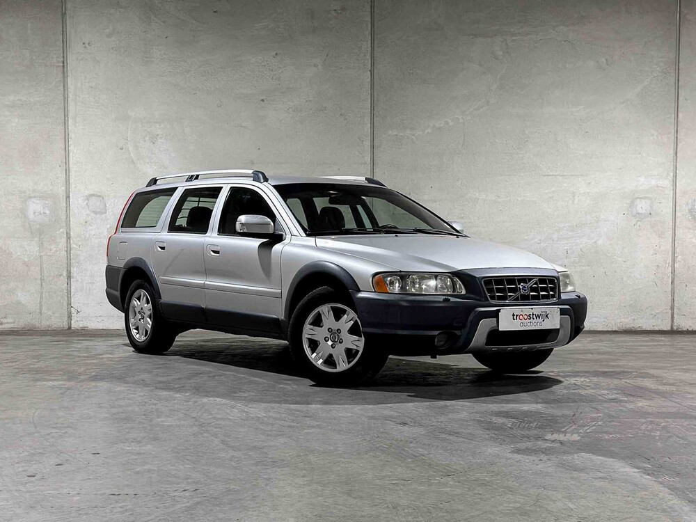 Volvo XC70 2.5 T Momentum 209pk 2006, 84-TK-VN