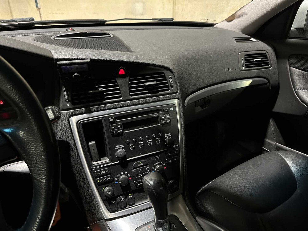 Volvo XC70 2.5 T Momentum 209pk 2006, 84-TK-VN