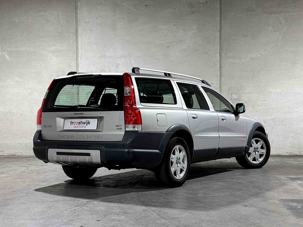 Volvo XC70 2.5 T Momentum 209pk 2006, 84-TK-VN
