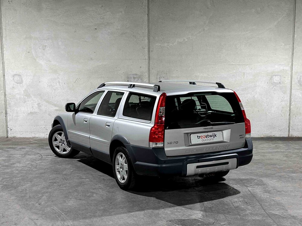 Volvo XC70 2.5 T Momentum 209pk 2006, 84-TK-VN