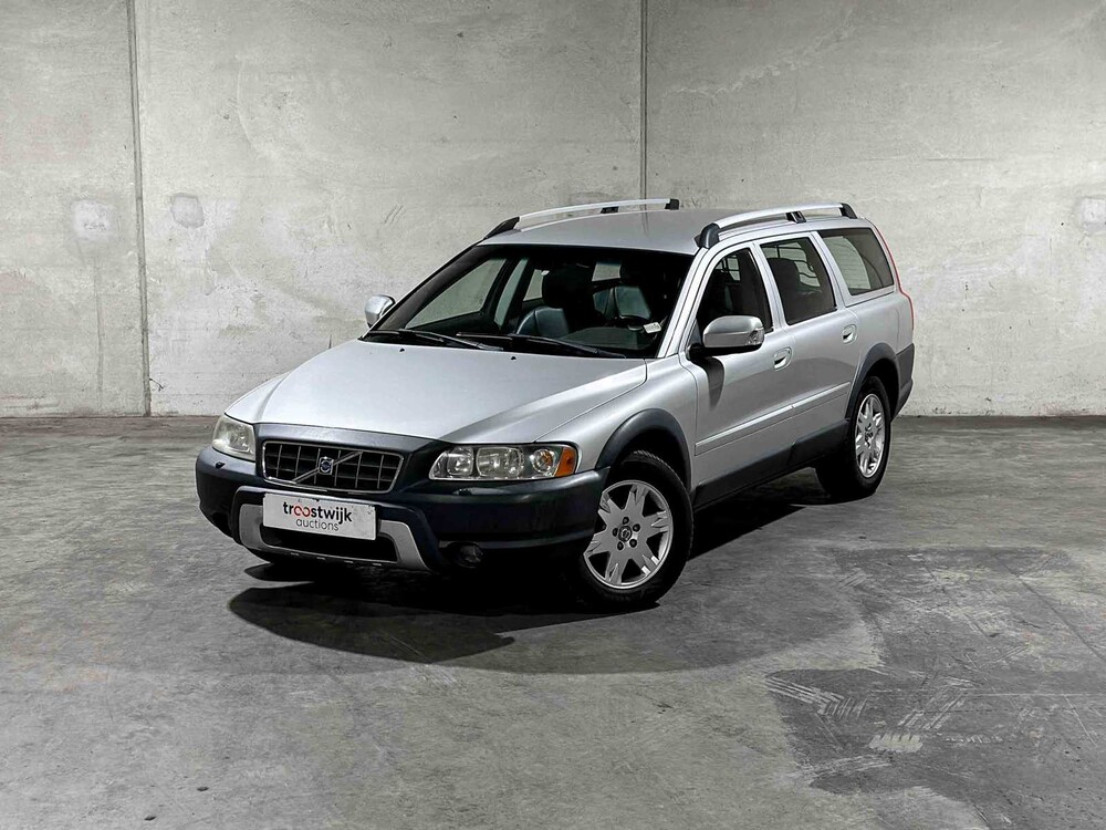 Volvo XC70 2.5 T Momentum 209pk 2006, 84-TK-VN