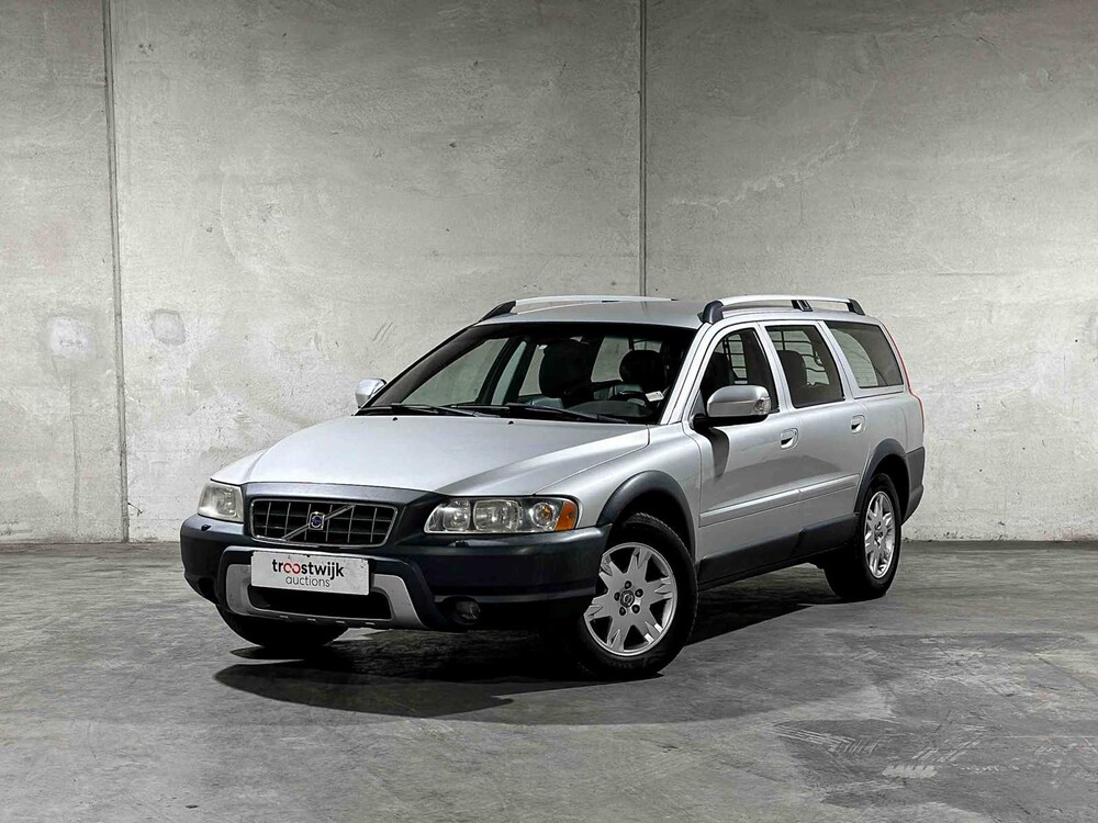 Volvo XC70 2.5 T Momentum 209pk 2006, 84-TK-VN