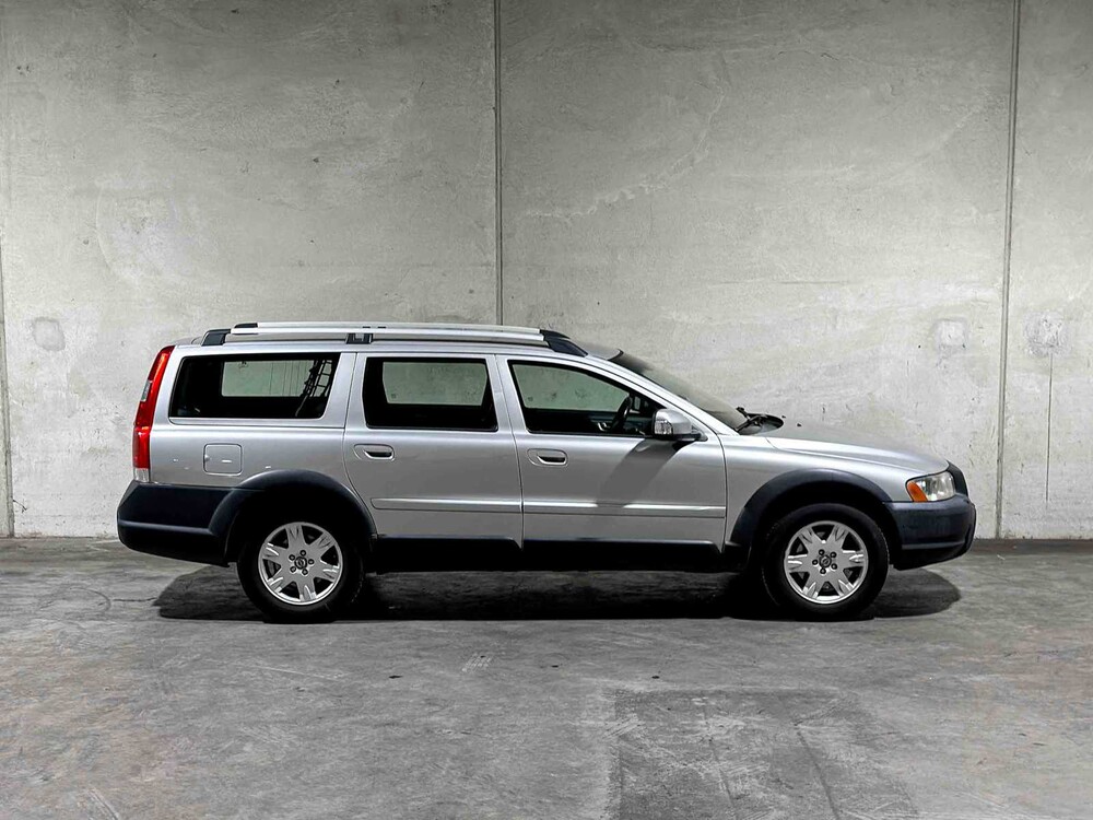 Volvo XC70 2.5 T Momentum 209pk 2006, 84-TK-VN