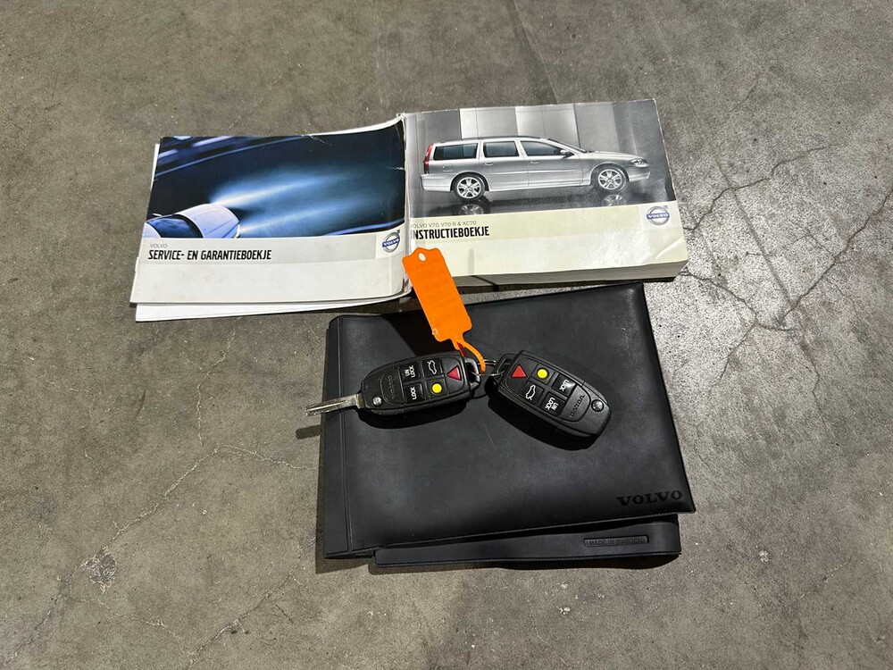 Volvo XC70 2.5 T Momentum 209pk 2006, 84-TK-VN