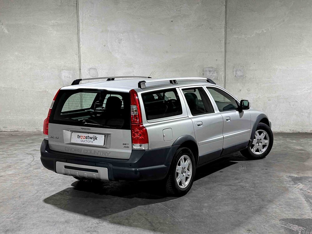 Volvo XC70 2.5 T Momentum 209pk 2006, 84-TK-VN