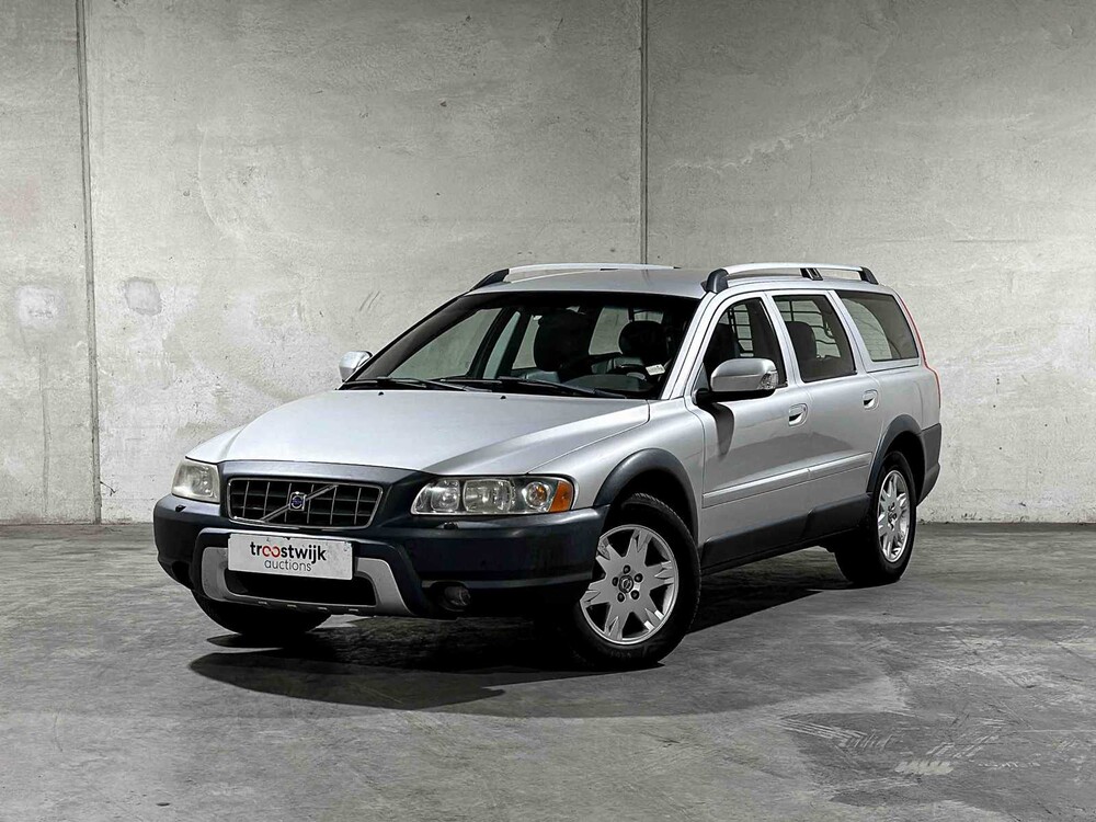 Volvo XC70 2.5 T Momentum 209pk 2006, 84-TK-VN