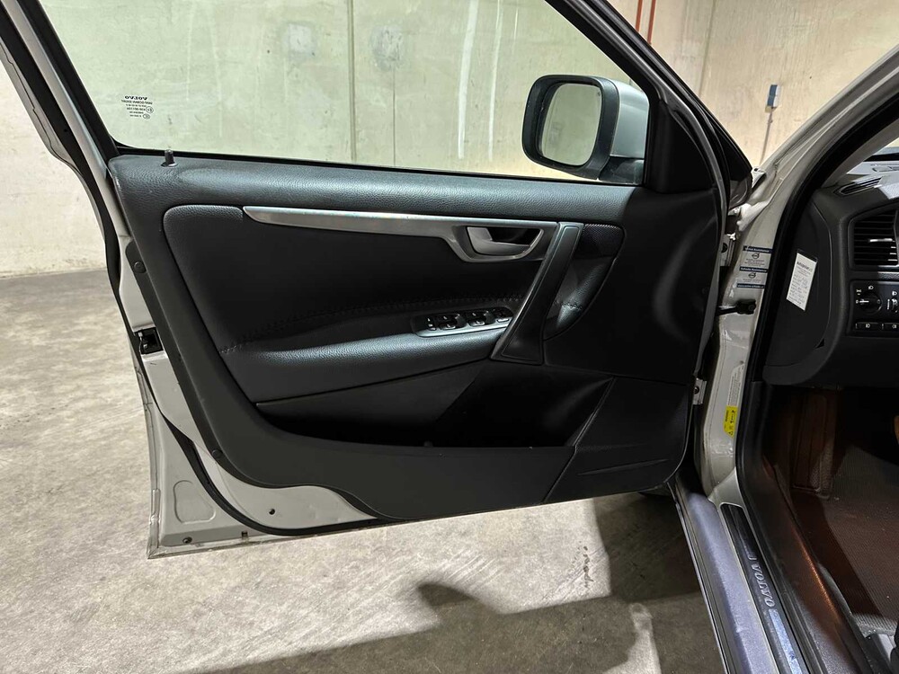 Volvo XC70 2.5 T Momentum 209pk 2006, 84-TK-VN