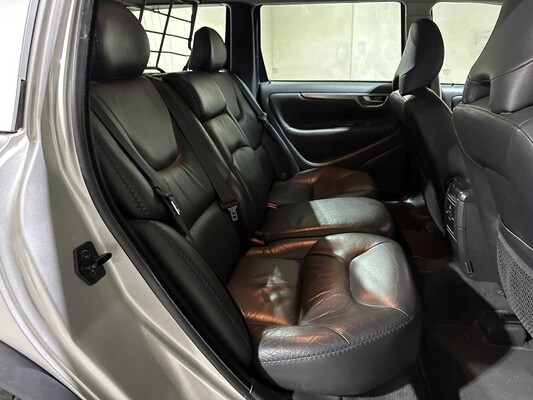 Volvo XC70 2.5 T Momentum 209hp 2006, 84-TK-VN