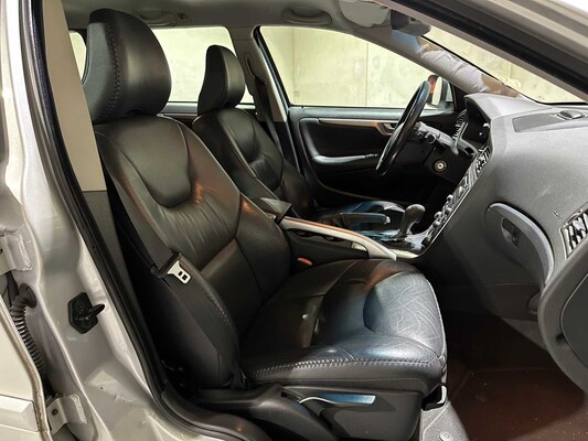 Volvo XC70 2.5 T Momentum 209hp 2006, 84-TK-VN