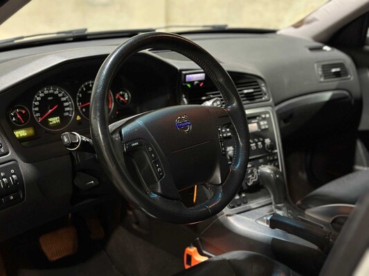 Volvo XC70 2.5 T Momentum 209hp 2006, 84-TK-VN