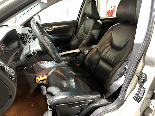Volvo XC70 2.5 T Momentum 209hp 2006, 84-TK-VN