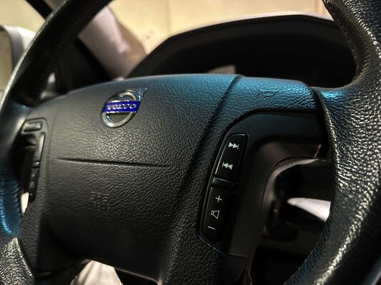 Volvo XC70 2.5 T Momentum 209hp 2006, 84-TK-VN