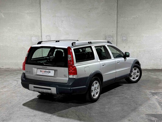 Volvo XC70 2.5 T Momentum 209hp 2006, 84-TK-VN