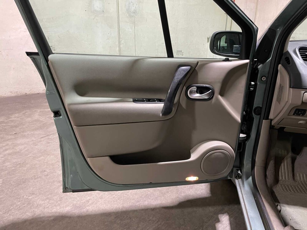 Renault Scénic 1.6-16V Dynamic Comfort 111PS 2005, 28-SF-KN