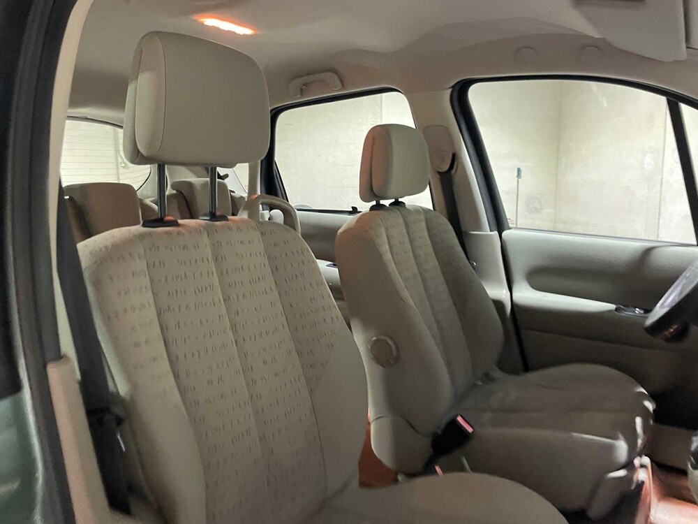 Renault Scénic 1.6-16V Dynamic Comfort 111PS 2005, 28-SF-KN