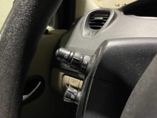 Renault Scénic 1.6-16V Dynamic Comfort 111hp 2005, 28-SF-KN
