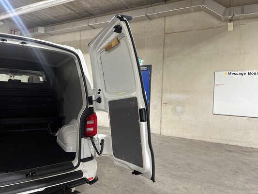 Volkswagen Transporter 2.0 TDI 150HP DSG DC Highline L2H1 (Double Cab) 150hp 2017, VJF-25-S Commercial Vehicle