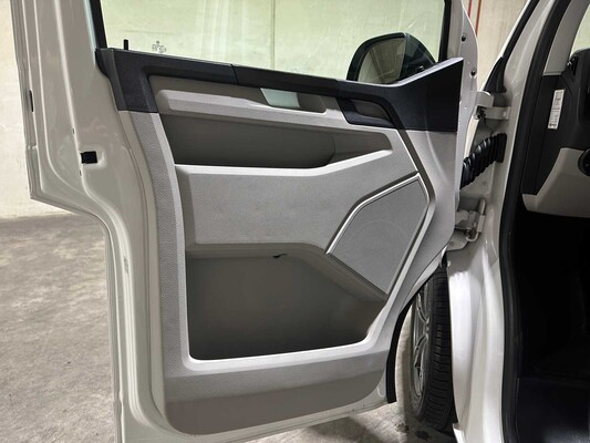 Volkswagen Transporter 2.0 TDI 150HP DSG DC Highline L2H1 (Double Cab) 150hp 2017, VJF-25-S Commercial Vehicle