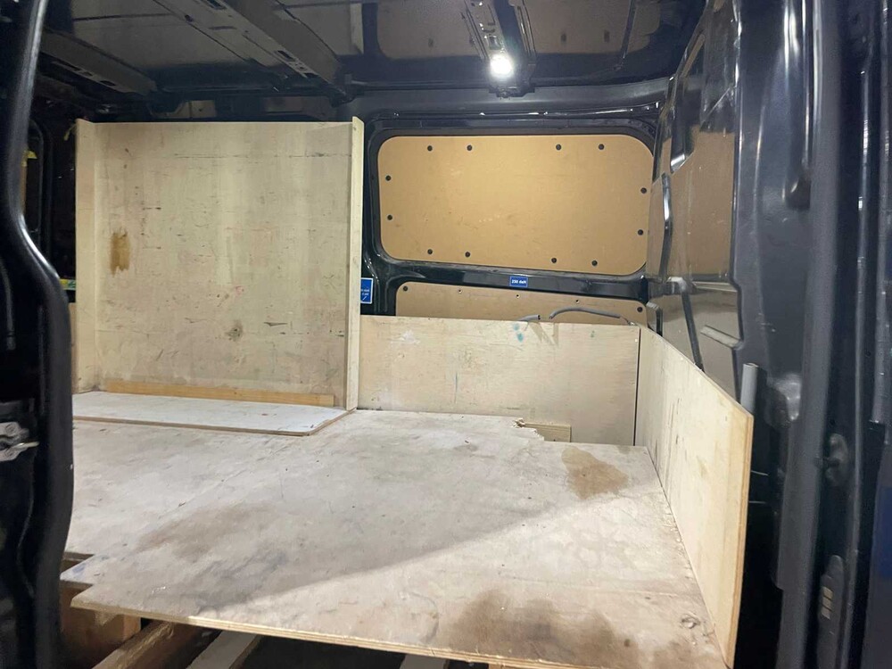 Ford Transit Custom 310 2.2 TDCI Limited 155PS Nutzfahrzeug 2015, VDR-51-D