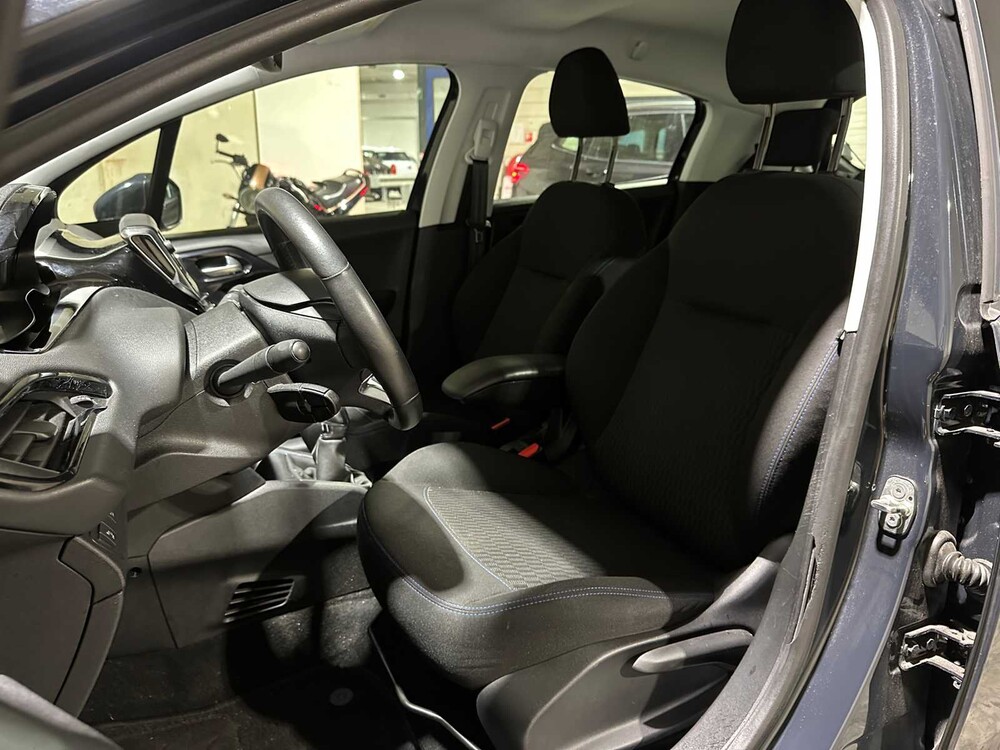 Peugeot 208 1.2 PureTech Signature 83PS 2019, XR-330-V