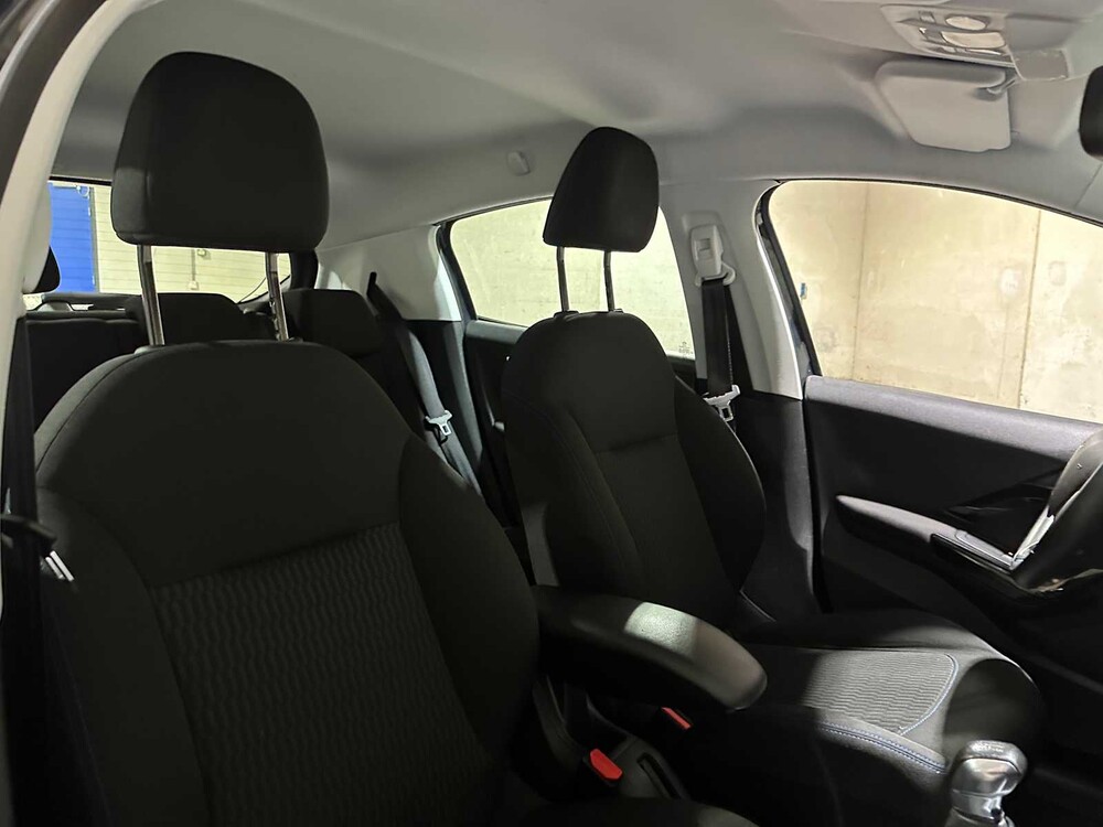Peugeot 208 1.2 PureTech Signature 83PS 2019, XR-330-V