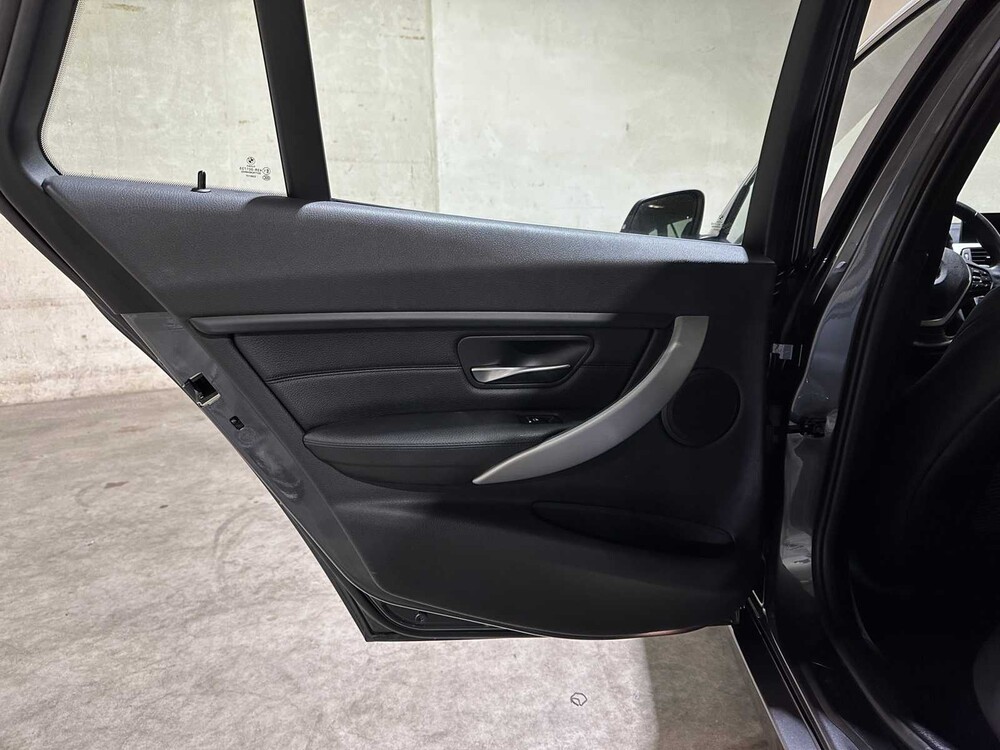 BMW 320i Automaat Centennial High Executive 184pk 2016 3-serie Touring, JR-371-D