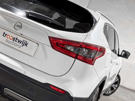 Nissan Qashqai 1.3 DIG-T N-Connect 140pk 2019, L-595-RB