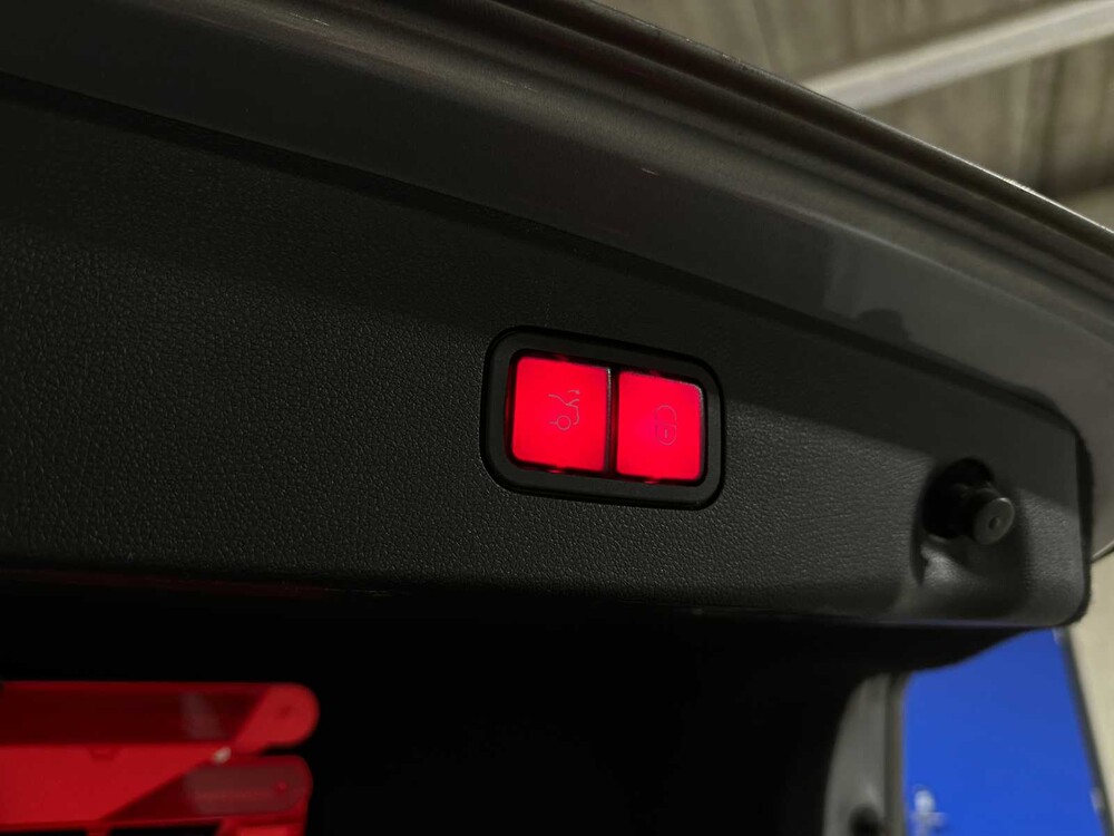 Mercedes-Benz E500 4.6 V8 Edition Sport AMG-Line 4Matic 408pk 2011 E-klasse, 83-XFS-9