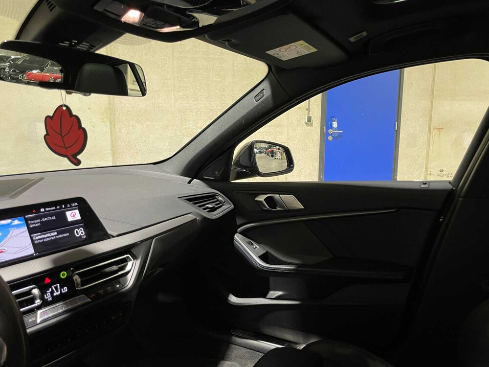 BMW M135i xDrive High Executive 306pk 2020 1-Serie F40, P-072-PH