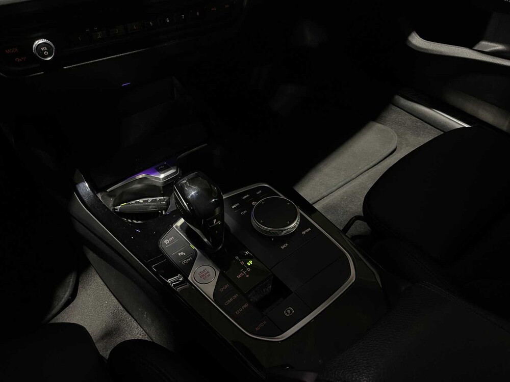 BMW M135i xDrive High Executive 306pk 2020 1-Serie F40, P-072-PH