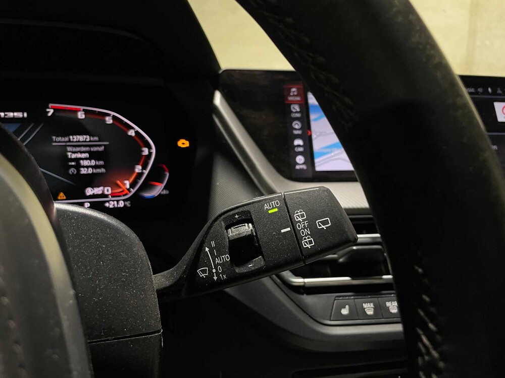 BMW M135i xDrive High Executive 306pk 2020 1-Serie F40, P-072-PH