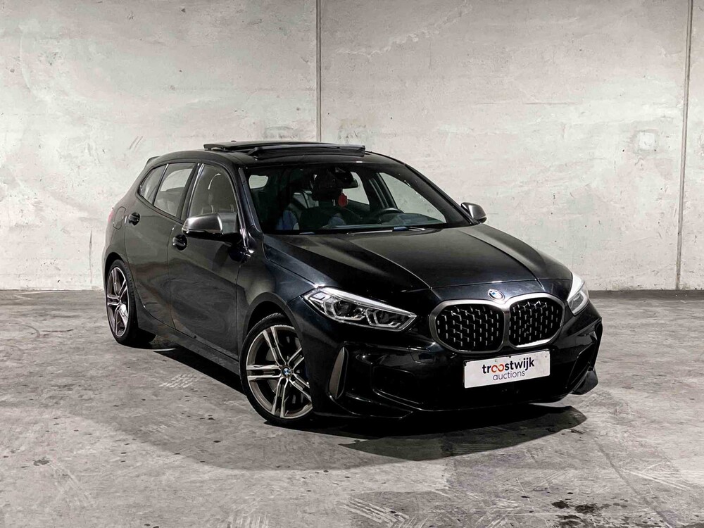BMW M135i xDrive High Executive 306pk 2020 1-Serie F40, P-072-PH