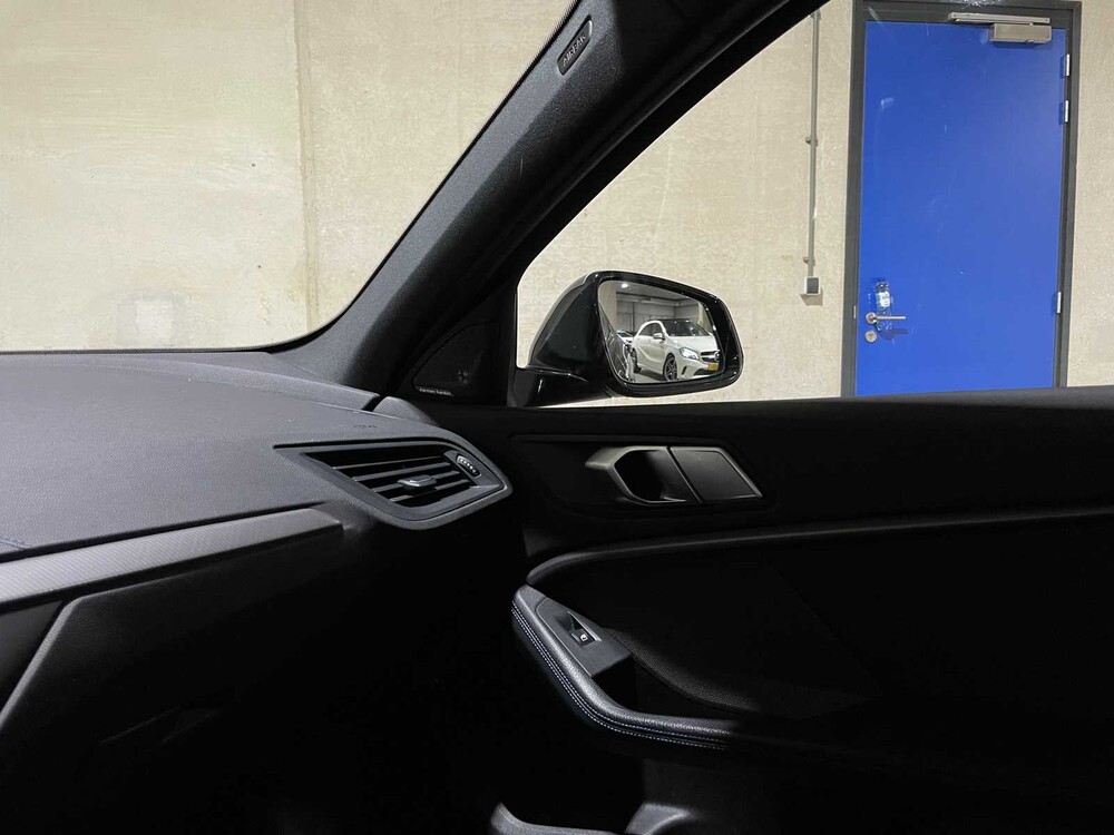 BMW M135i xDrive High Executive 306pk 2020 1-Serie F40, P-072-PH