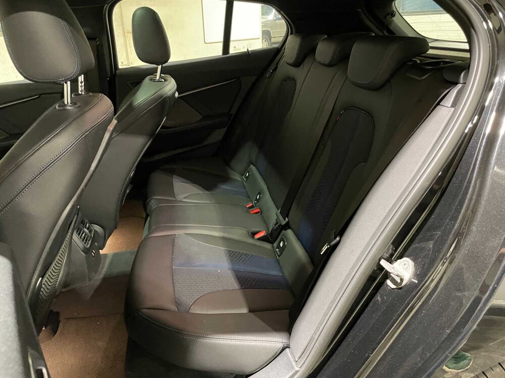 BMW M135i xDrive High Executive 306pk 2020 1-Serie F40, P-072-PH