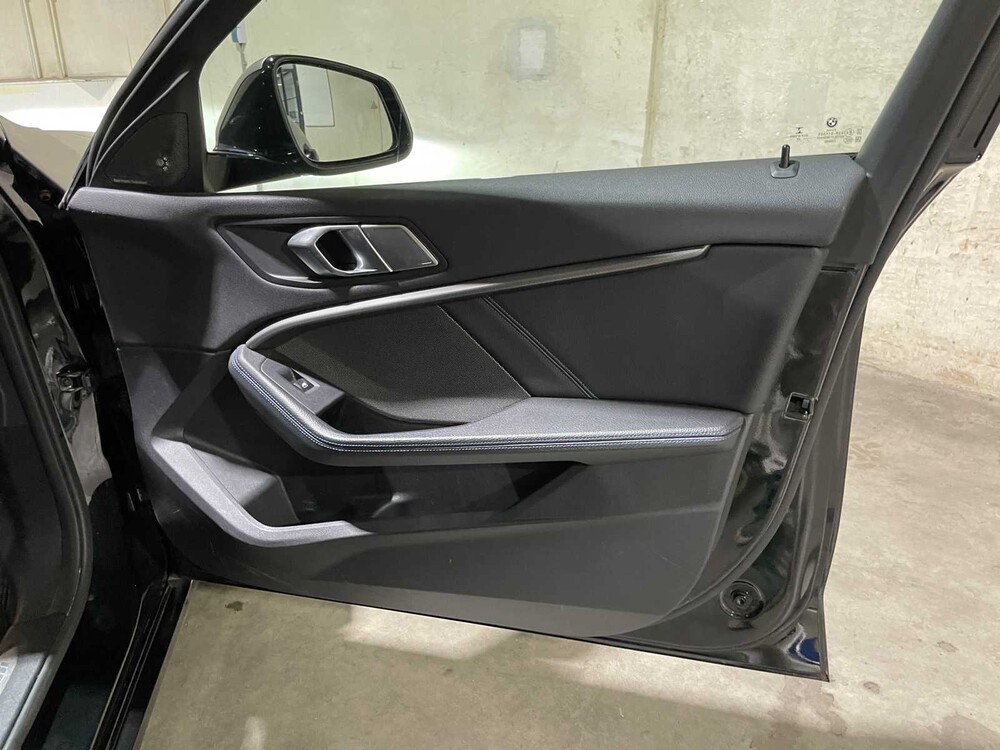 BMW M135i xDrive High Executive 306pk 2020 1-Serie F40, P-072-PH