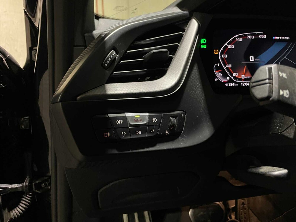 BMW M135i xDrive High Executive 306pk 2020 1-Serie F40, P-072-PH