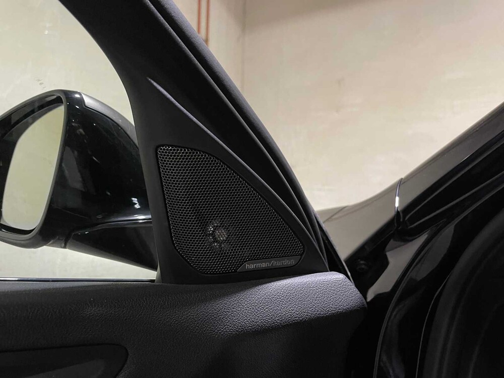 BMW M135i xDrive High Executive 306pk 2020 1-Serie F40, P-072-PH