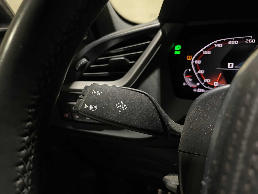 BMW M135i xDrive High Executive 306pk 2020 1-Serie F40, P-072-PH