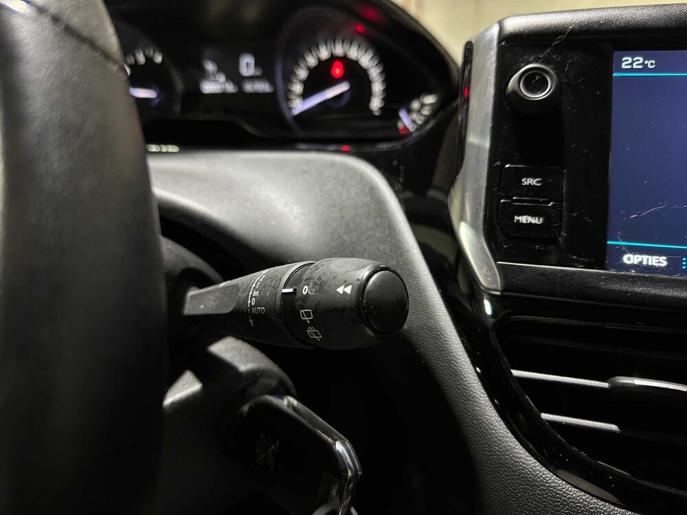 Peugeot 208 1.2 PureTech Signature 83pk 2019, XR-330-V