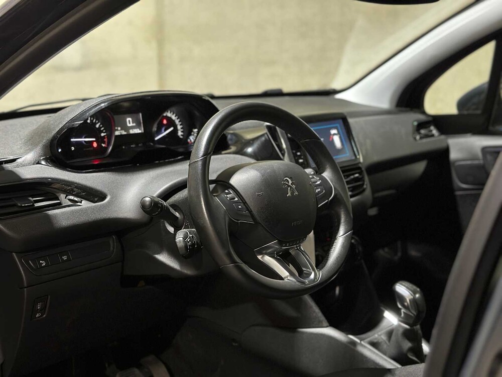 Peugeot 208 1.2 PureTech Signature 83pk 2019, XR-330-V