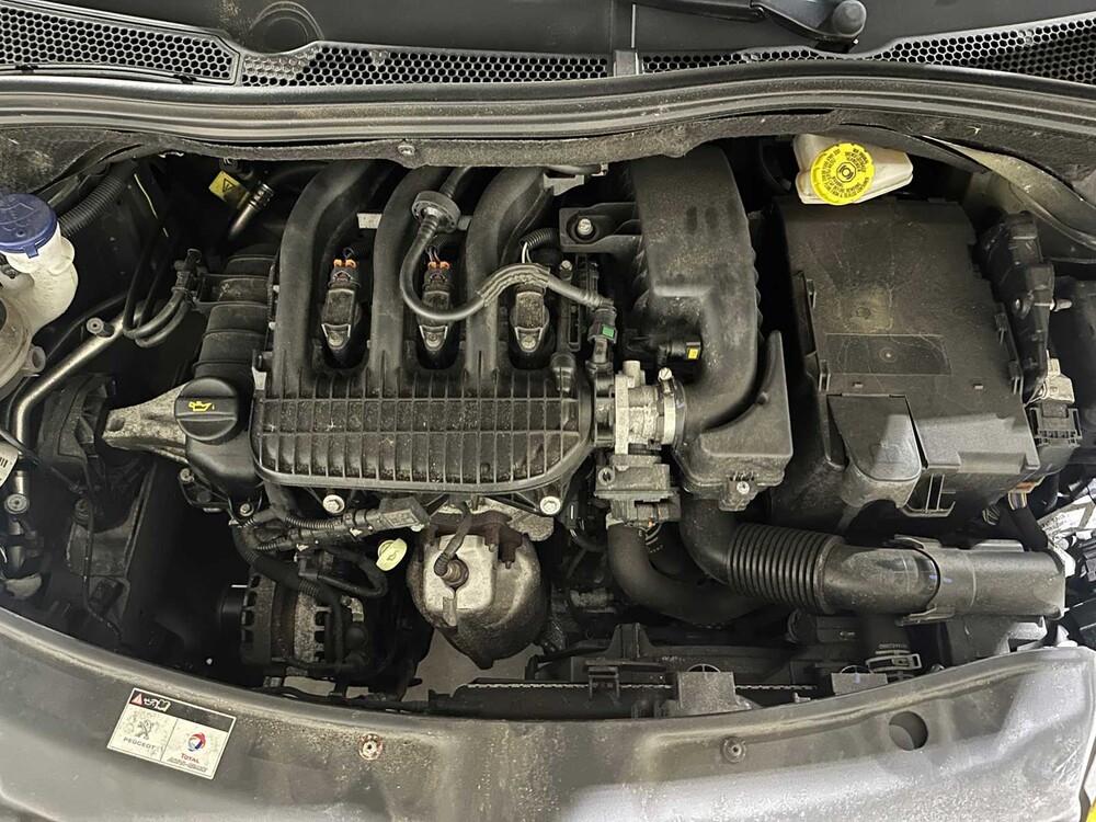 Peugeot 208 1.2 PureTech Signature 83pk 2019, XR-330-V