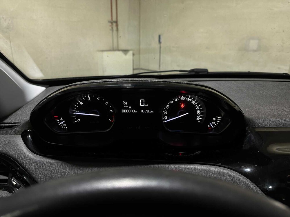 Peugeot 208 1.2 PureTech Signature 83pk 2019, XR-330-V