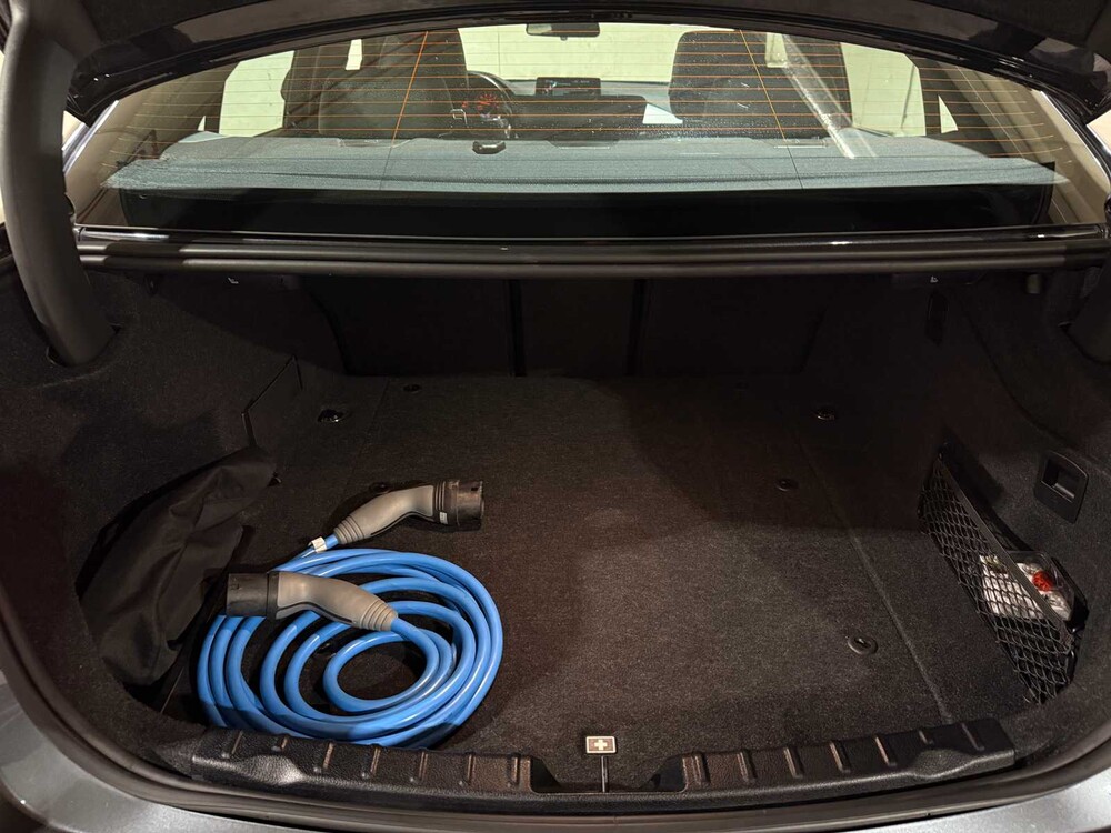 BMW 330e M-Sport High Executive 184pk 2016 3-serie, JS-229-N