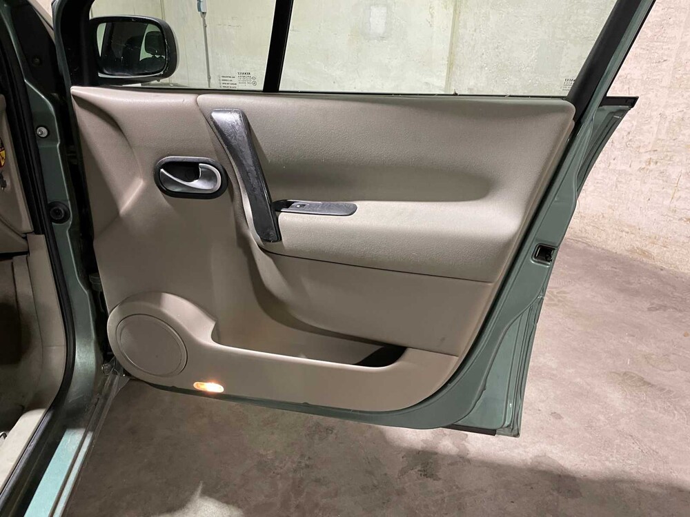 Renault Scénic 1.6-16V Dynamic Comfort 111pk 2005, 28-SF-KN