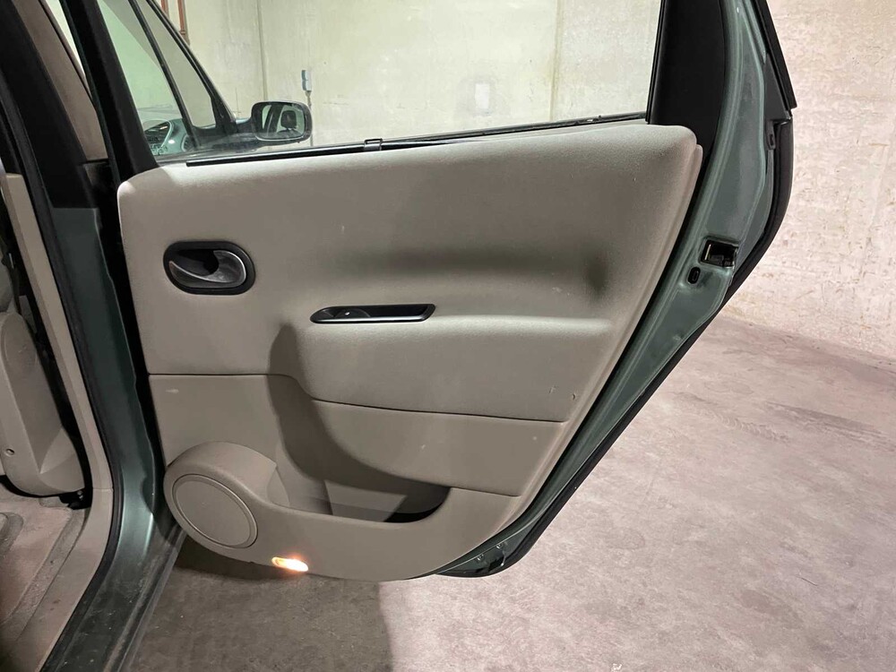 Renault Scénic 1.6-16V Dynamic Comfort 111pk 2005, 28-SF-KN