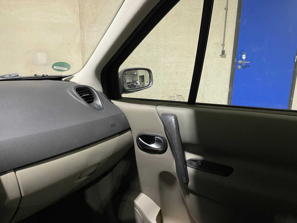 Renault Scénic 1.6-16V Dynamic Comfort 111pk 2005, 28-SF-KN