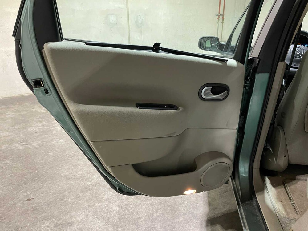 Renault Scénic 1.6-16V Dynamic Comfort 111pk 2005, 28-SF-KN