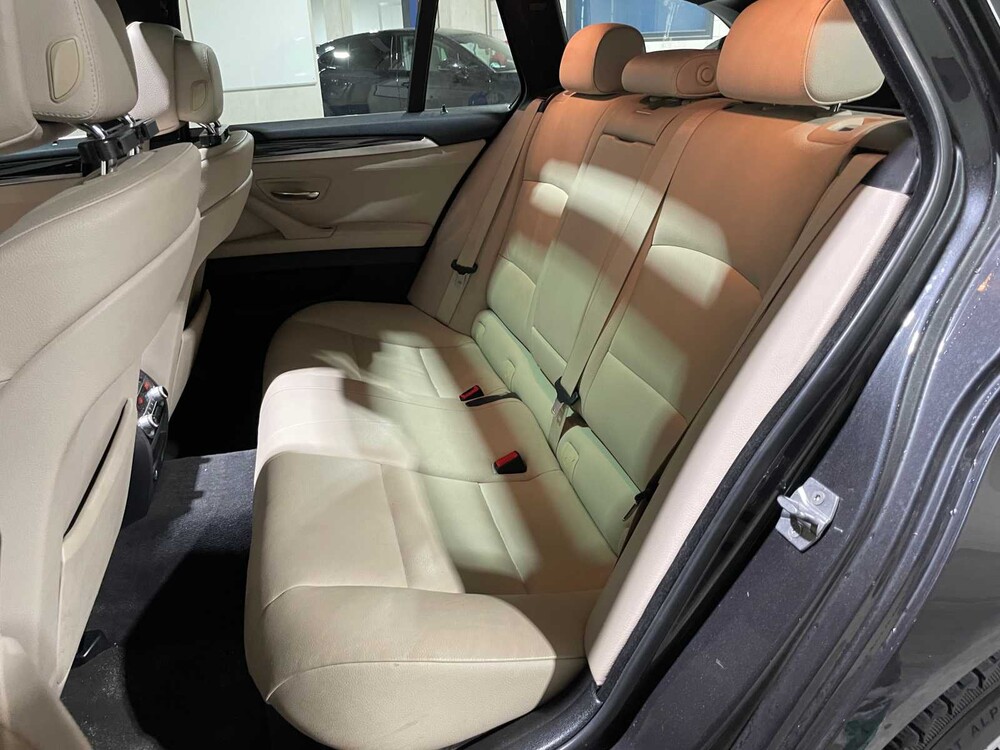BMW 530d Touring Upgrade Edition 258pk 2013 5-serie, 60-ZLD-1