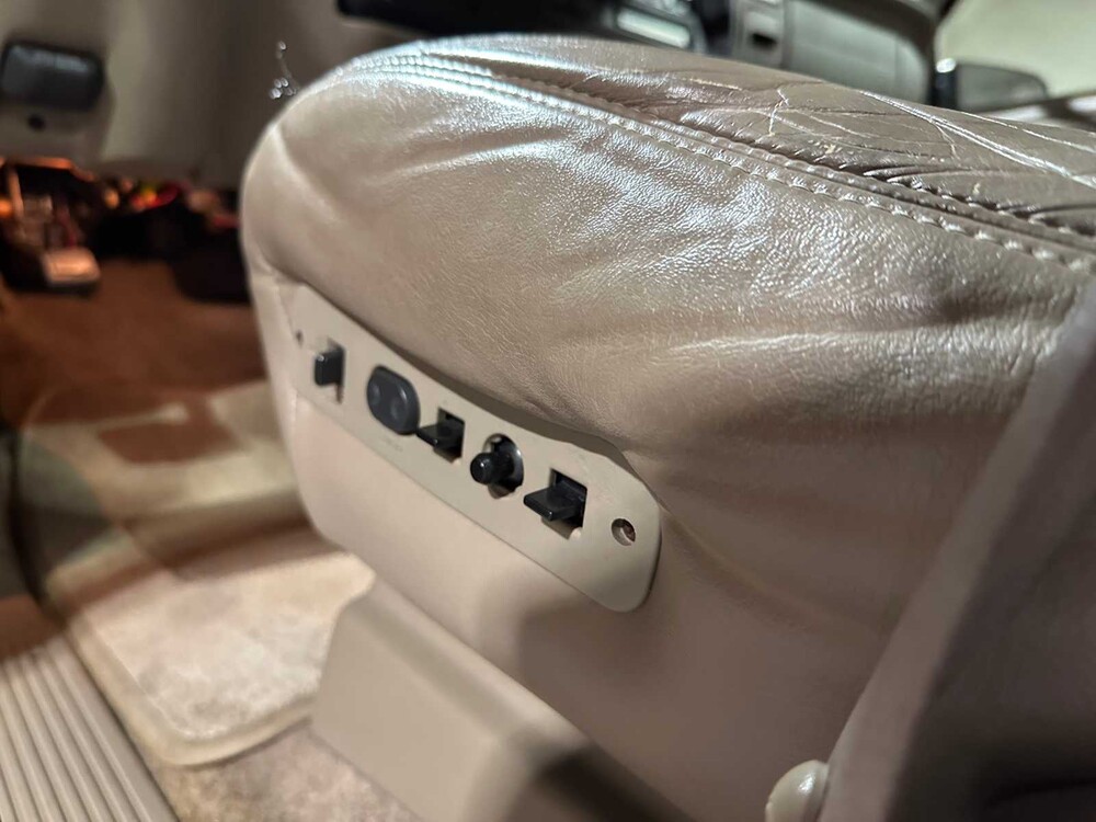 Chevrolet Suburban 1999, 95-JX-NT